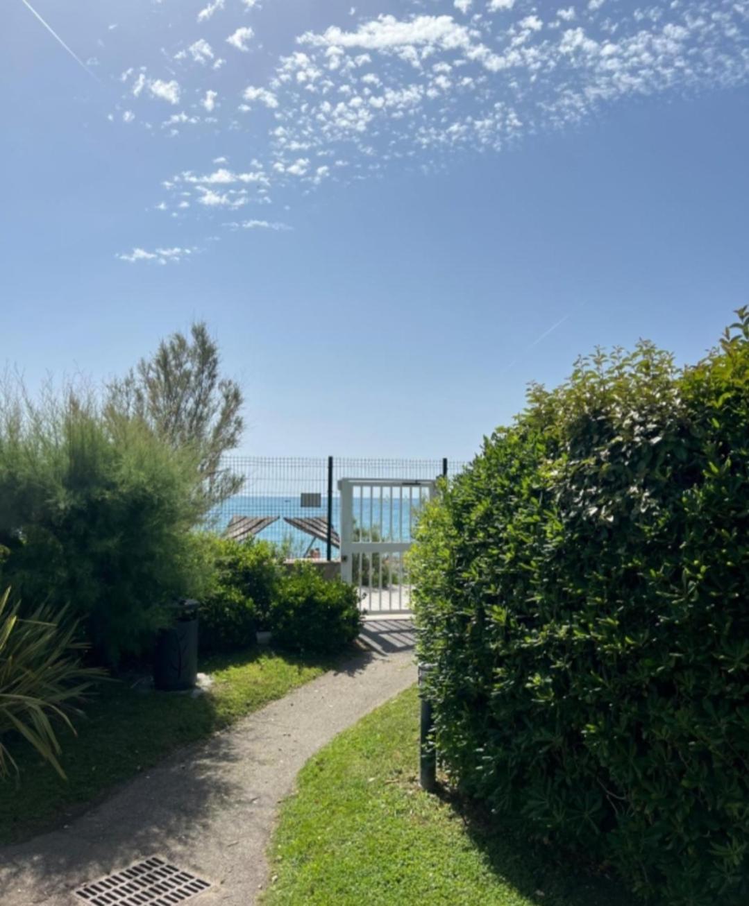 Charmant Studio Villeneuve-Loubet Buitenkant foto